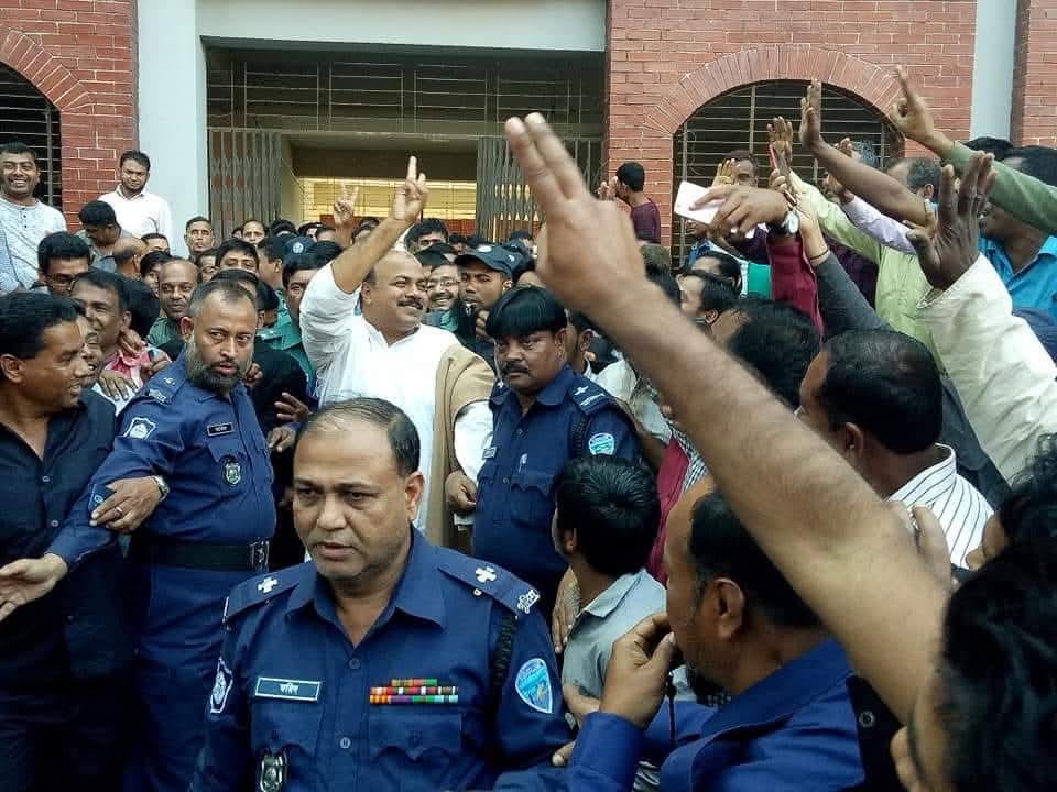 ত্যাগে অনড়, সংগ্রামে অদম্য আসলাম চৌধুরী 1 ত্যাগে অনড়, সংগ্রামে অদম্য আসলাম চৌধুরী 1