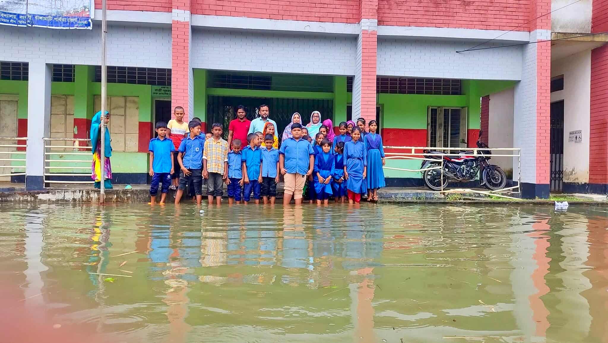 রাঙামাটিতে প্লাবিত নিম্নাঞ্চল, বানভাসিদের দুর্ভোগ! 1 রাঙামাটিতে প্লাবিত নিম্নাঞ্চল, বানভাসিদের দুর্ভোগ! 1